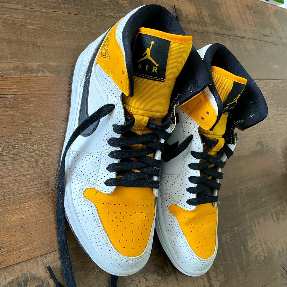 Nike Air Jordan Mids